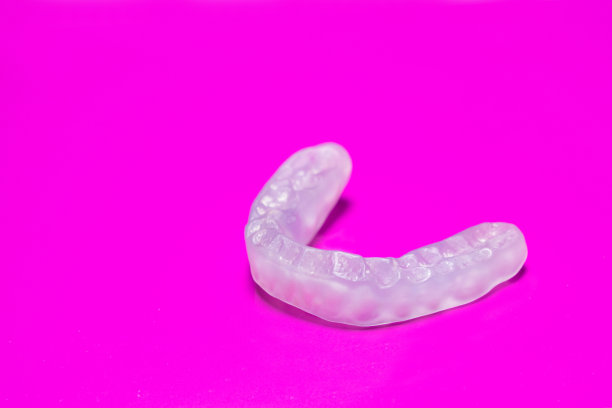 牙套，夹板用于治疗颞下颌关节功能障碍，磨牙症，错颌，放松下颌肌肉。图片下载