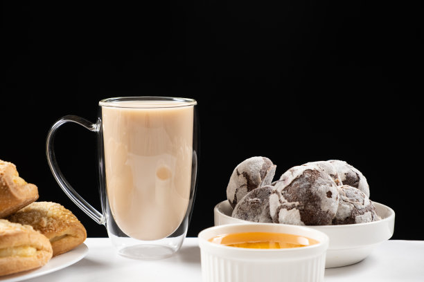 双底杯加奶茶，黑底蛋糕，放置文字图片下载