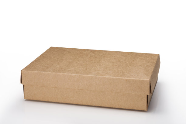 靠近一个棕色的盒子在白色背景与剪辑路径图片下载