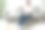 残疾男子在家中养伤图片下载