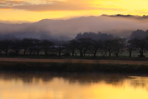 日出时的北上河图片下载