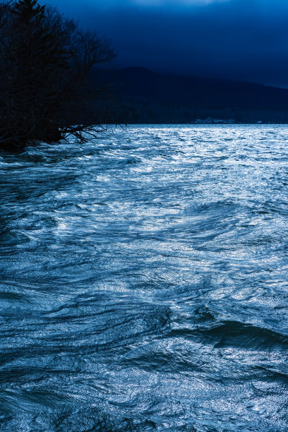 北海道初春的阿坎湖图片下载