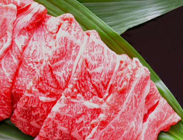 绿叶上的新鲜和牛牛肉图片下载
