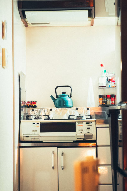 东京一间小公寓的厨房。图片下载