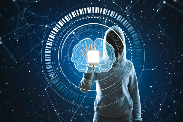 黑客在模糊的黑暗背景上使用发光的多边形芯片和大脑全息图。人工智能、数据盗窃、恶意软件、元宇宙和技术概念。图片下载