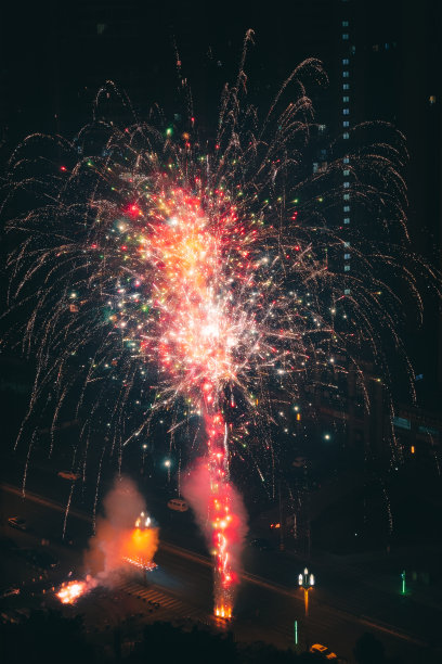 城市夜晚的烟火图片下载