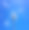 风力涡轮机与不同寻常的叶片对抗蓝色的夏季天空与轻云图片下载