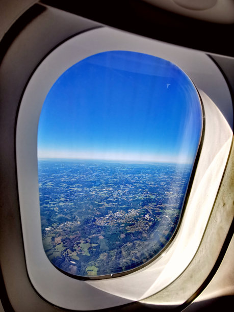 从飞机窗户看出去图片下载