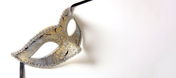 威尼斯面具上金银闪闪的装饰孤立在白色上图片下载