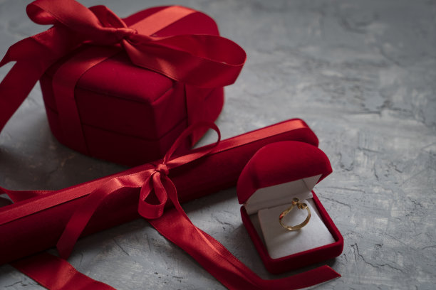 纸牌钻石戒指图片下载