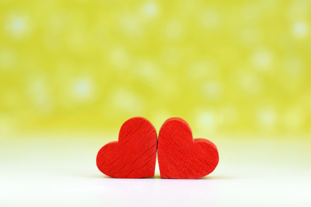 两颗红心，闪闪发光的背景图片下载