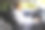 搜索最喜欢的音乐。年轻女子一边开车一边微笑着按按钮图片下载