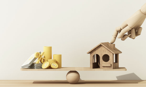 木制房屋和钱币堆叠在木秤上。房产投资和房屋抵押金融房地产概念。三维渲染图片下载