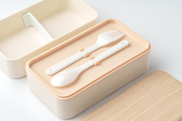 白色背景上木质盖子隔离的食物容器图片下载