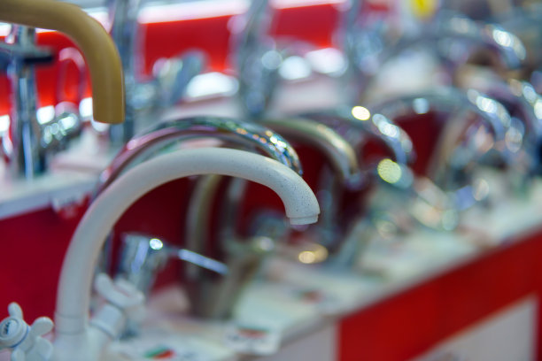 一系列的水龙头，其中一个是陶瓷的图片下载