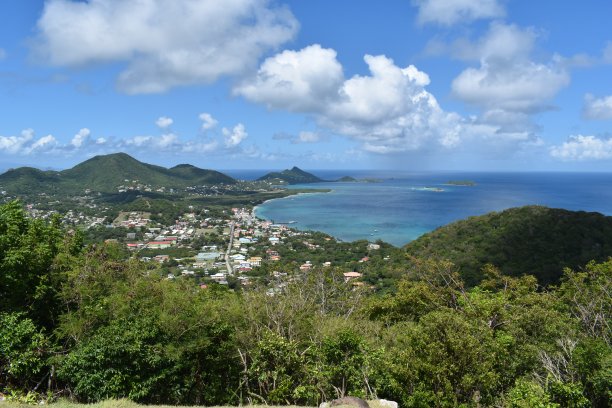 从格林纳达卡里亚库的Belair看希尔斯堡图片下载