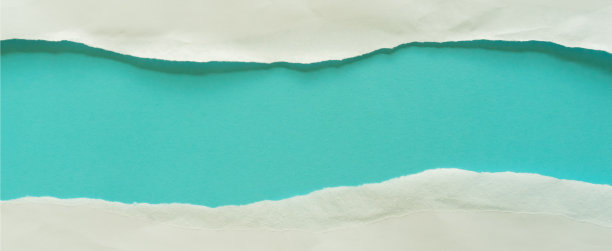 俯视图白纸彩纸撕封面上蓝绿色背景纹理与复制空间概念为设计图片下载