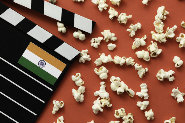 电影拍手与旗帜和爆米花图片下载