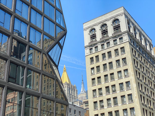 摩天大楼的倒影图片下载