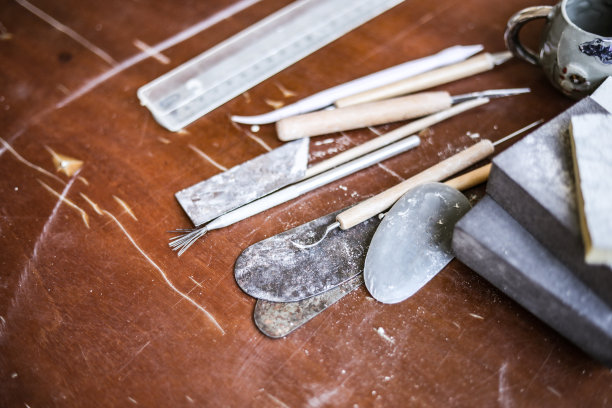 陶瓷车间及设备，手工艺艺术家图片下载