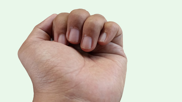 特写人物手指手势对坚实的背景图片下载