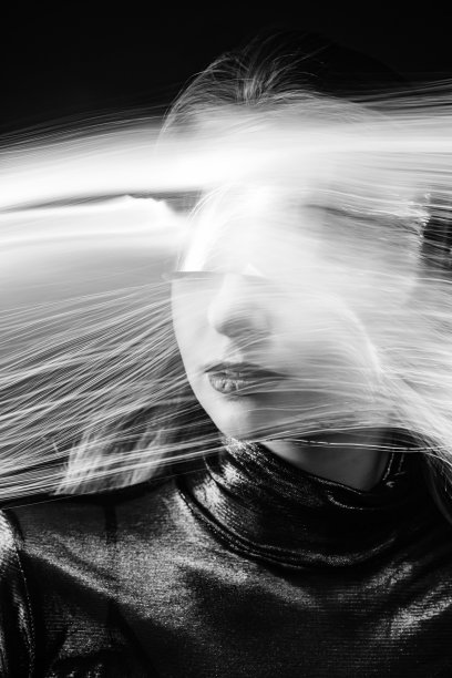 抽象女性工作室肖像与光画技术图片下载