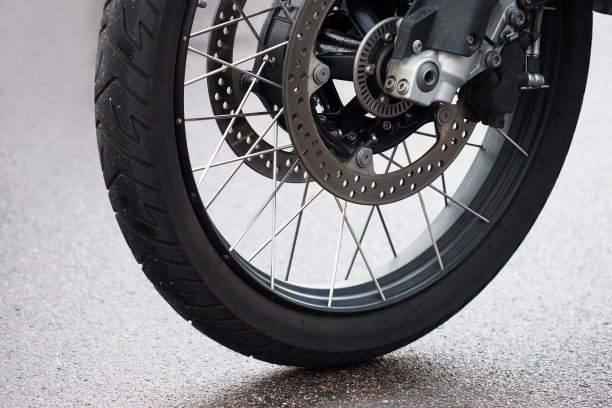 摩托车刹车背景的丢失。摩托车车轮图片下载