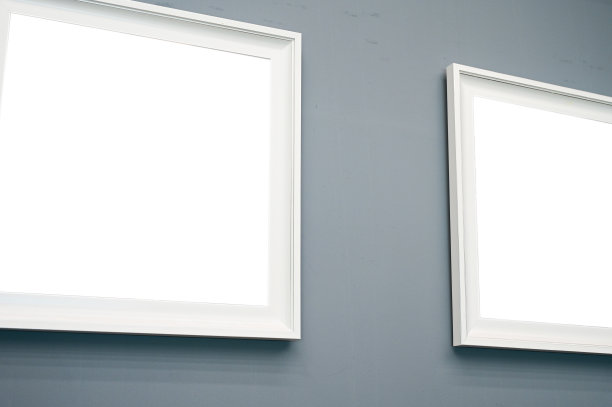 灰色墙上的相框用于室内设计图片下载