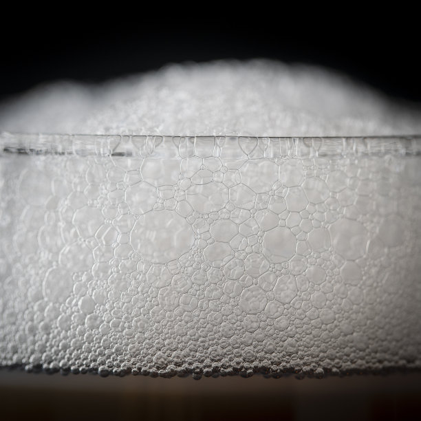 带白色泡沫的冷饮的一部分图片下载