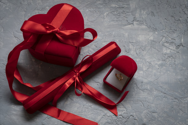 纸牌钻石戒指图片下载