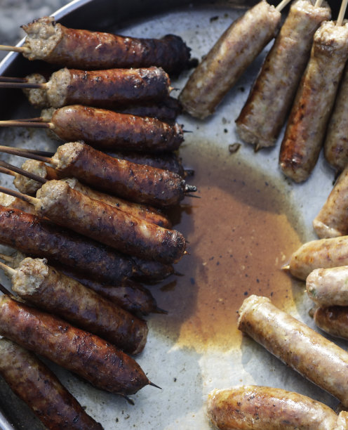 烧烤上的香肠图片下载