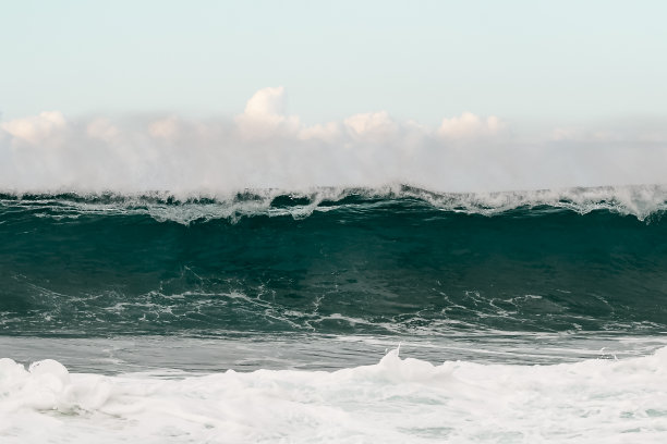 离墙开浪瓦胡岛北岸图片下载