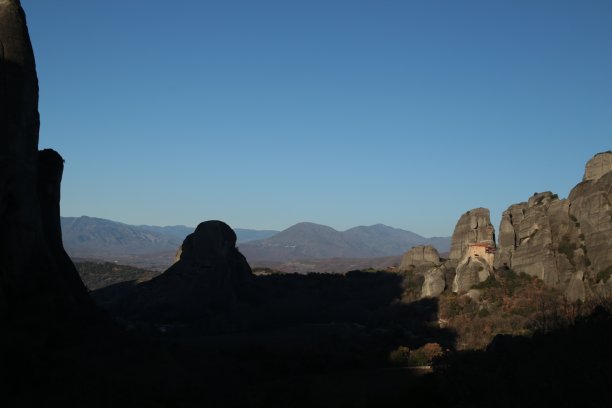 希腊卡拉帕卡城岩石上的梅托拉修道院教堂图片下载