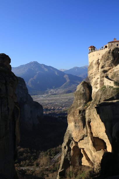 希腊卡拉帕卡城岩石上的梅托拉修道院教堂图片下载