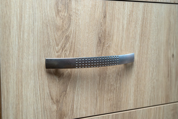 特写的自然木制衣柜抽屉前与处理图片下载