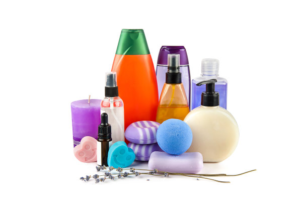 薰衣草洗发水，肥皂和香薰蜡烛隔离在白色。图片下载