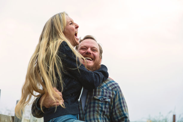 夫妇户外在美国西部农村农民广告农场农业牲畜和人照片系列图片下载