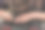 电脑维修技术员将笔记本电脑冷却系统从机箱中取出进行清洁和维护。关闭了。图片下载