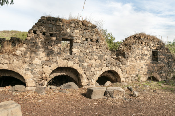 以色列北部约旦河畔阿特雷特堡垒的城墙废墟图片下载