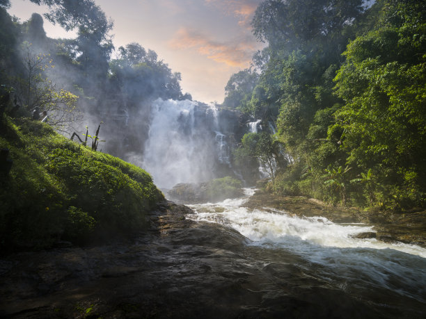 Wachirathan瀑布图片下载