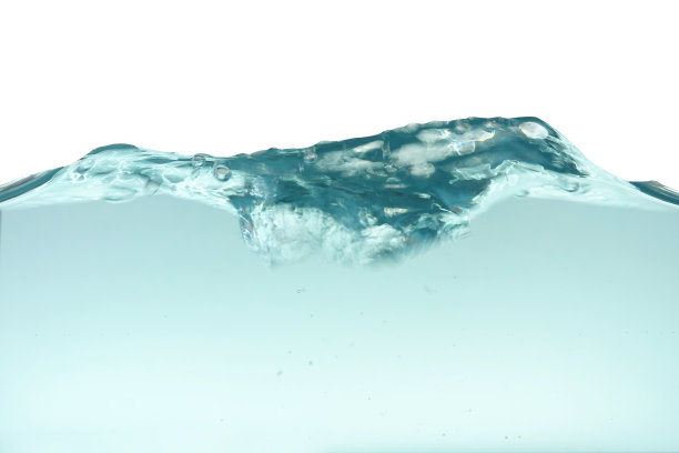 水波和飞溅与气泡的空气隔离在白色的背景图片下载