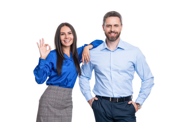 在白色背景下，商务人士或商务同事表现得很好。影棚拍摄图片下载