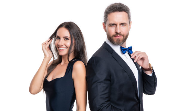 穿着正式燕尾服的幸福情侣。工作室拍摄的正式燕尾服夫妇。图片下载