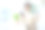迷人的女人在明亮的现代办公室，使用智能手机。图片下载