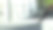 管家在客厅用吸尘器清洁沙发。柔和的光线从窗户射进来图片下载