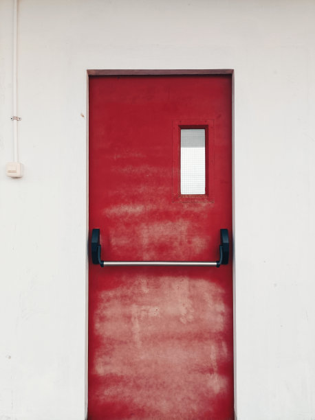 大楼的红色紧急出口图片下载