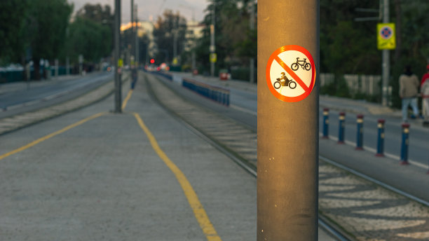 单车及摩托车禁止入内图片下载