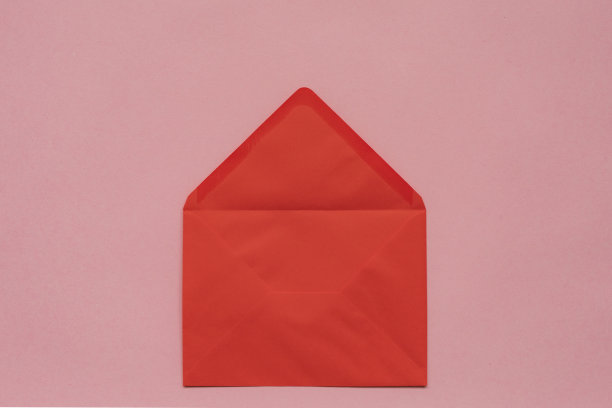 粉红色背景的红信封图片下载
