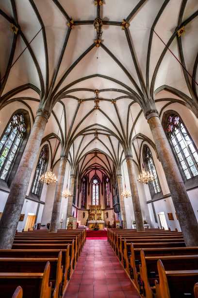 列支敦士登瓦杜兹圣弗洛林大教堂的美丽内室图片下载