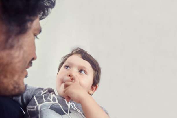 一对父子的特写镜头图片下载
